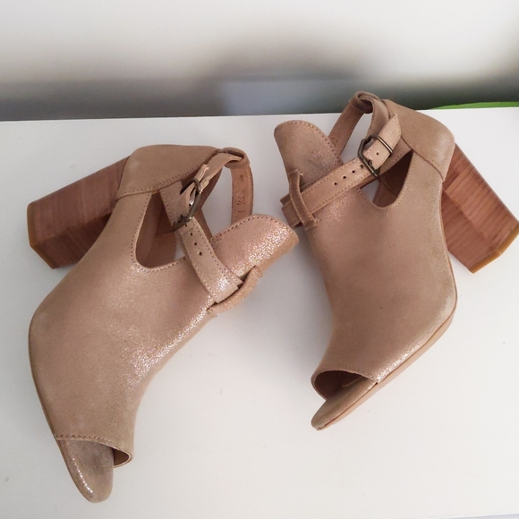 FINAL SALE 🆕🌿SUNDANCE GOLD LEATHER SANDALS🌿 - Picture 4 of 7